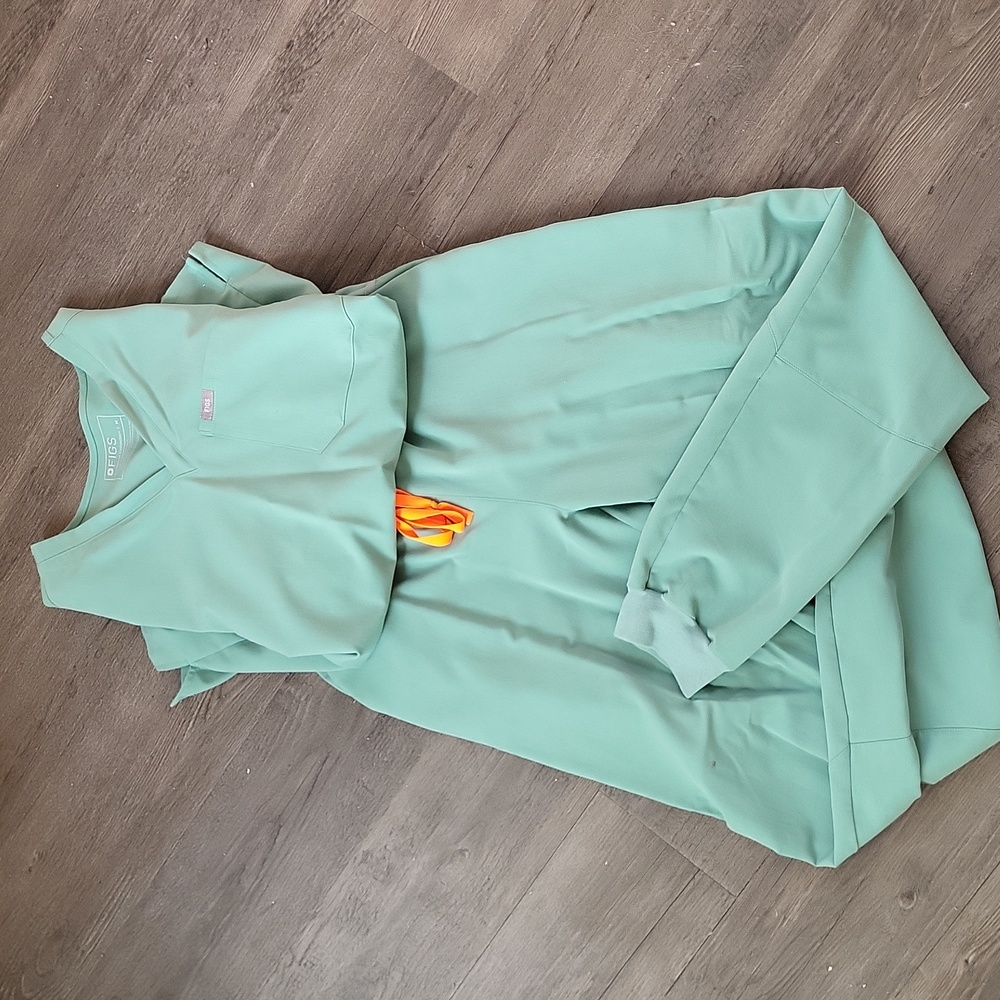 Zamora figs scrub set